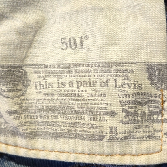 Vintage Levi's Distressed Jeans - Picture 7 of 9